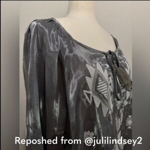 Gorgeous 2X Savanna Jane Tunic Charcoal,  Metalic Silver Sheen, White Geometric